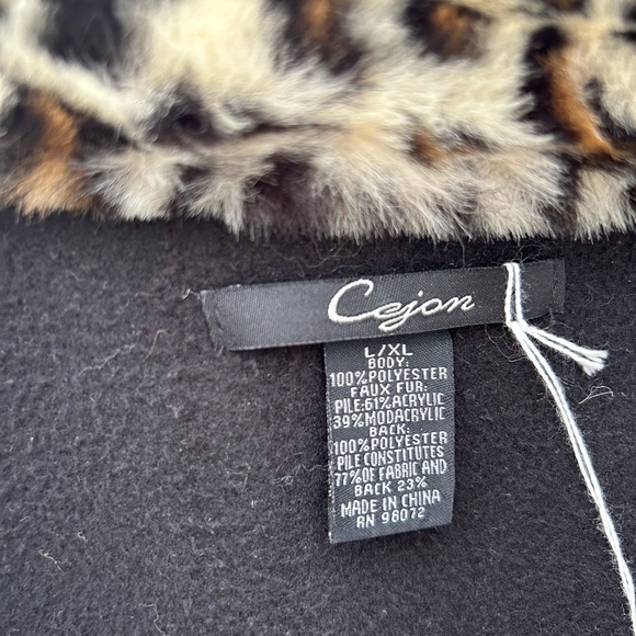 Faux Fur Cape - Picture 5 of 5